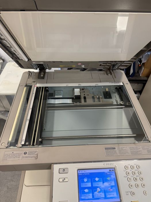 Canon ImageRUNNER ADVANCE C2020i – Multifuncional a cores, pouco uso