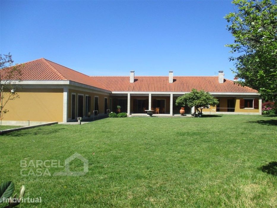 Moradia T6 individual e térrea em Manhente - Barcelos.
