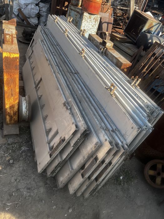 Борти алюмінієві до Напівпричіпа штори стойки зсувні