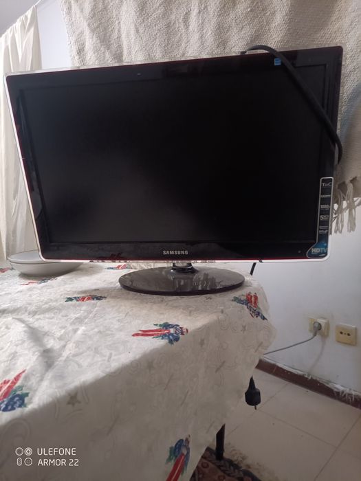 Televisão com 2 funções 50/50 TV e pc