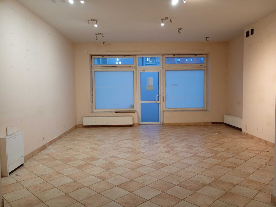 Lokal usługowy z dużą witryną, podłączona siła