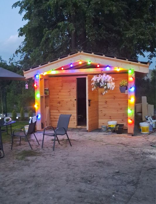 Domek ogrodniczy na narzędzia.