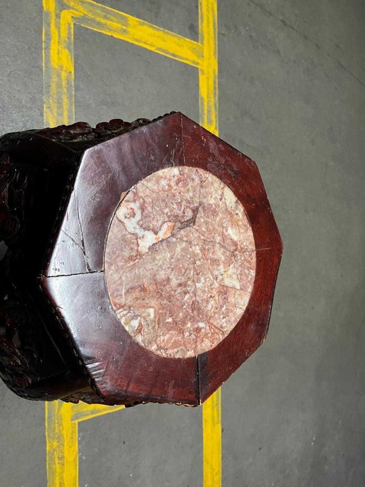 Banco trabalhado com assento imitar pedra