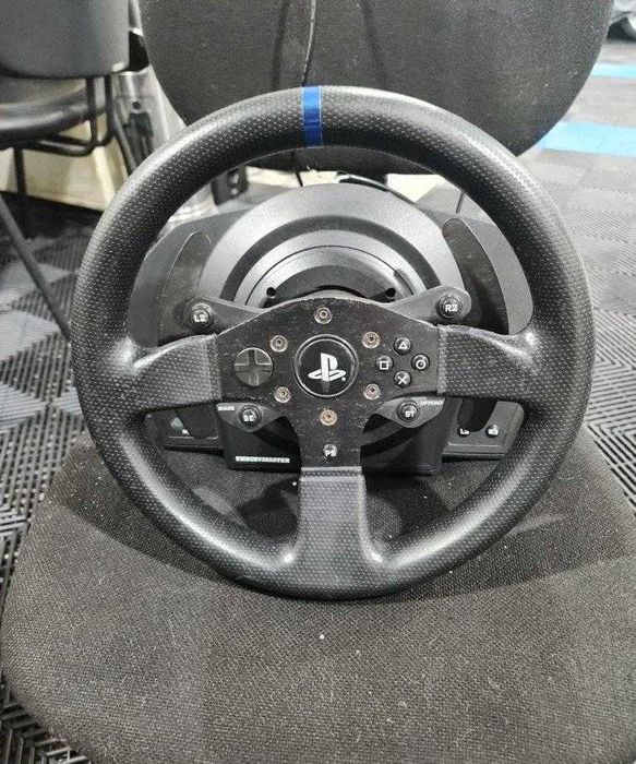 THRUSTMASTER t300 rs com avaria