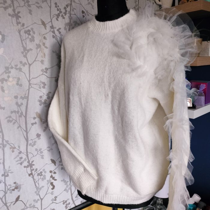 Sweter biały z tiulem Nowy