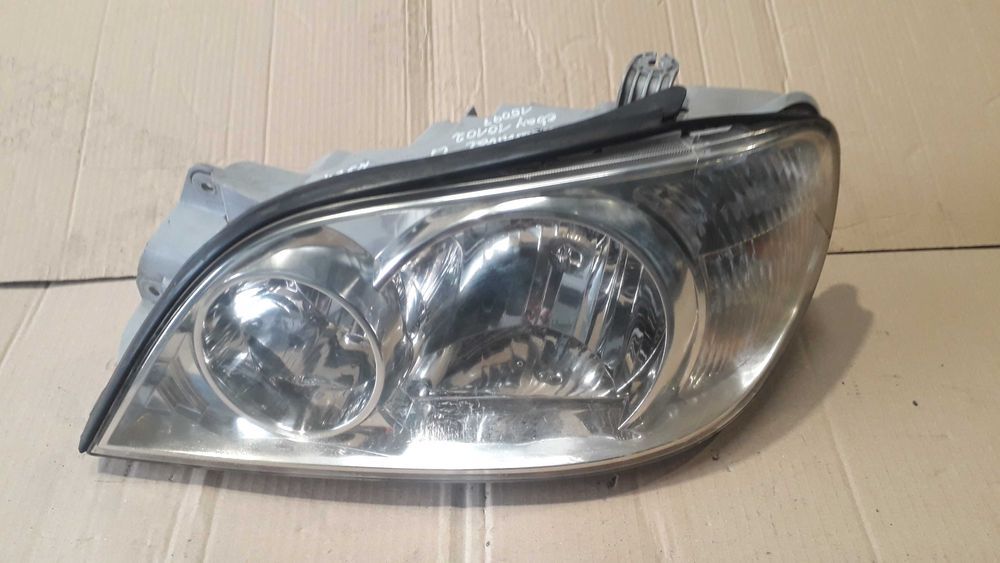Farol esquerdo KIA CARNIVAL