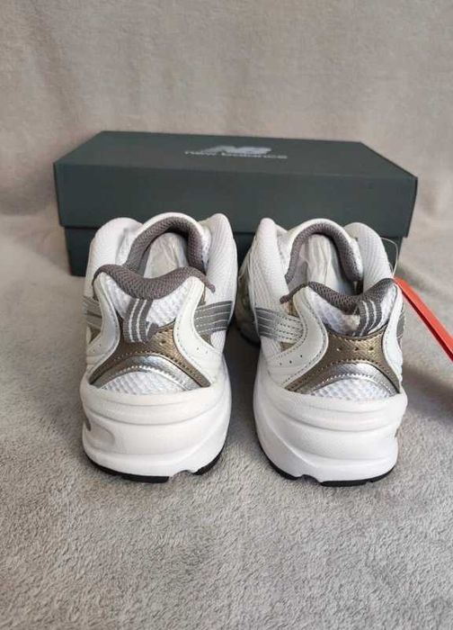 New Balance 530, 40