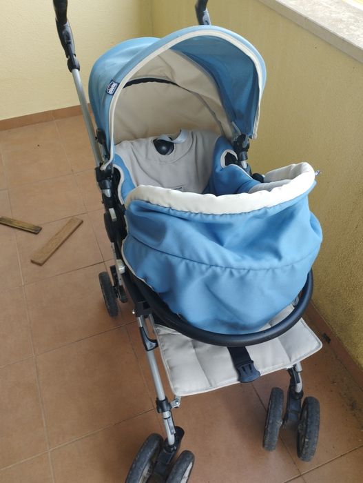 Carrinho com ovo para bebé.