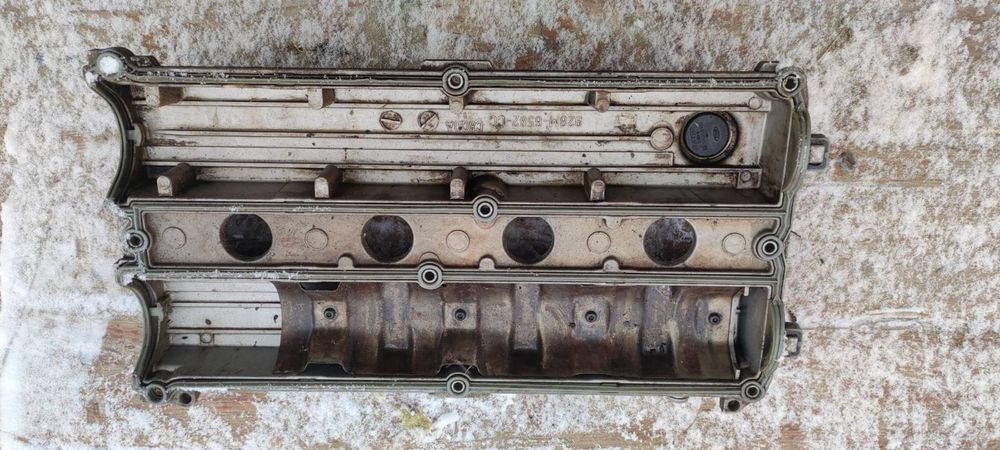 Кришка клапанів Форд