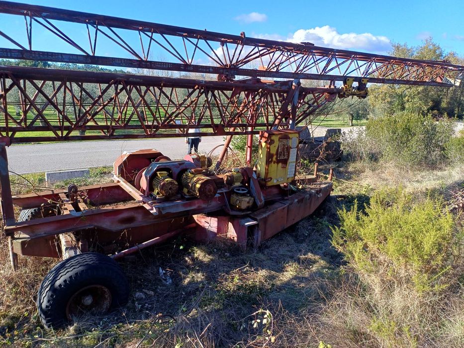 Grua de construcao Kroll 16m alt x 22m lança
