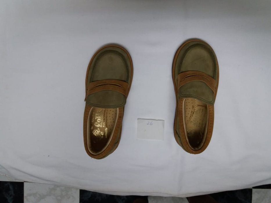 Sapatos de camurça criança nº 26 novos