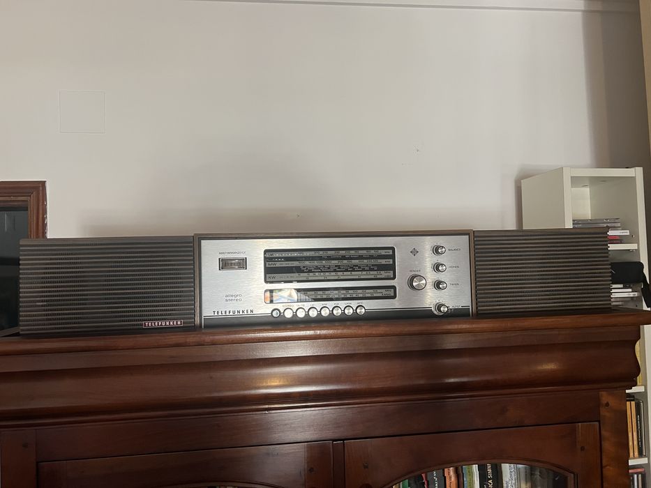 Radio Telefunken com colunas