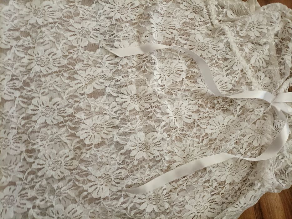 Bielizna biała z koronki