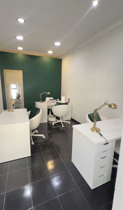 Arrendo mesa manicure