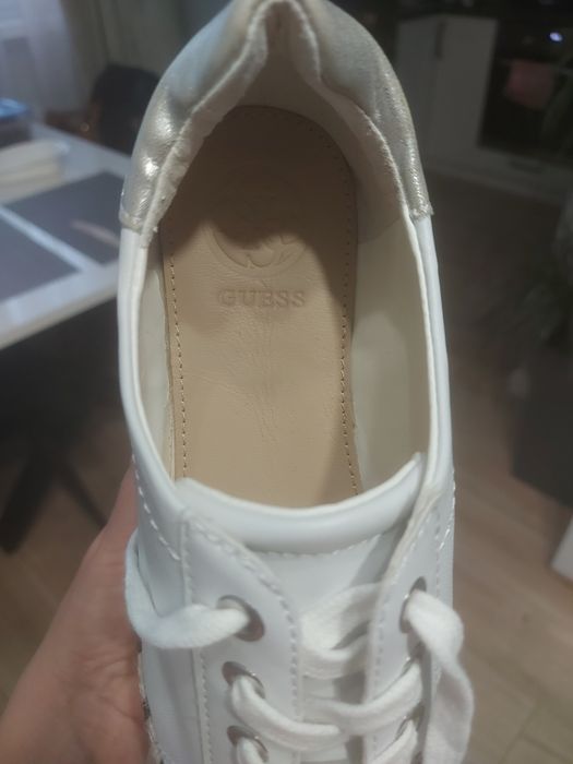 Buty na koturnie Guess ,,nowe"