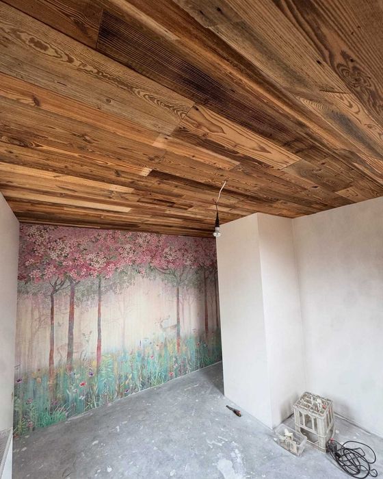 Prawdziwe stare drewno i deski– niepowtarzalny klimat drewno do wnętrz