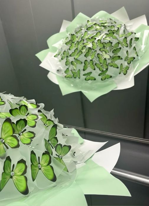 Букети з метеликів