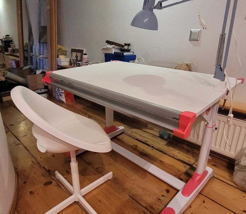 Biurko regulowane + krzesło  SZKOŁA IKEA