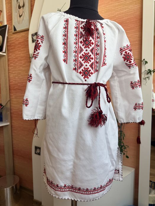 Продам сукню вишиванку на хріст 116