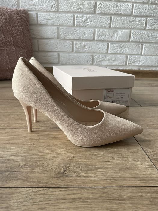 NOWE ! Dee Zee Szpilki rozmiar 39 , beż
