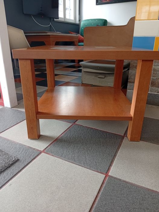 Elegant Cherry Wood Coffee Table – Like New!64741031253505121