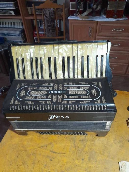 AKORDEON HESS 80 basów IV chóry /musette/