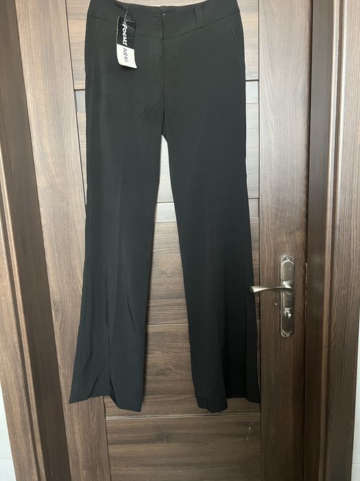 Eleganckie spodnie damskie z rozszerzoną nogawką