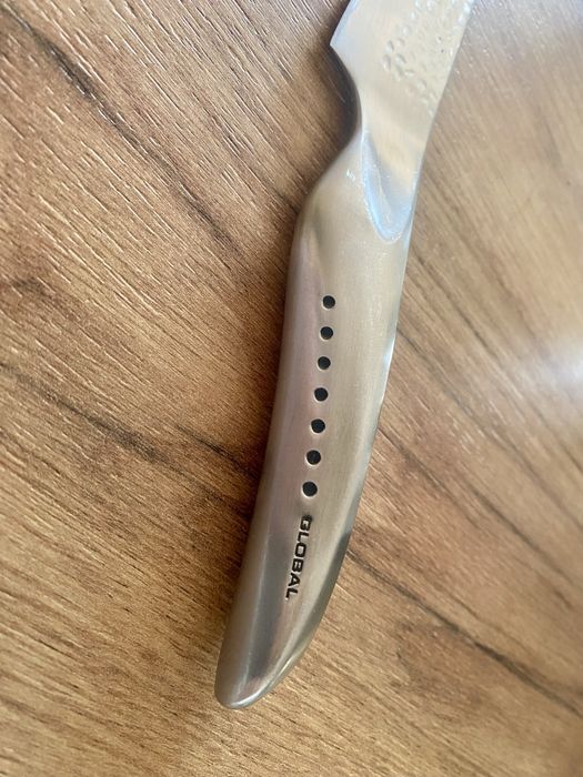 Nóż Santoku Global SAI 19 cm