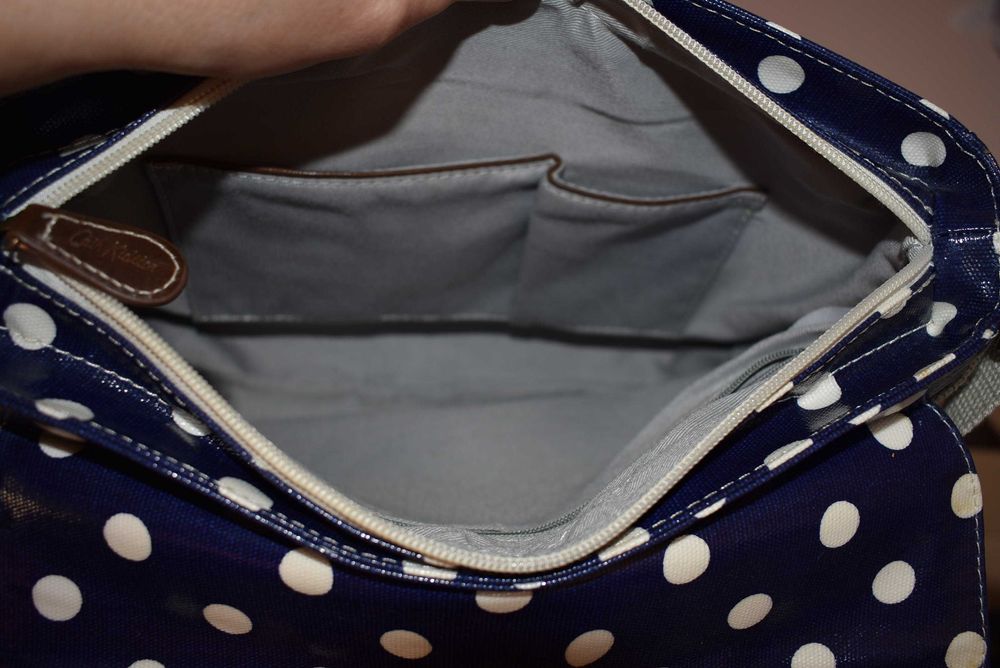 Cath Kidston / praktyczna i pojemna w groszki