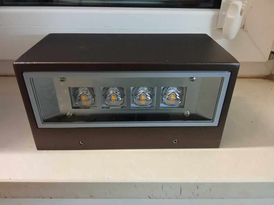Lampa przyścienna zewnętrzna