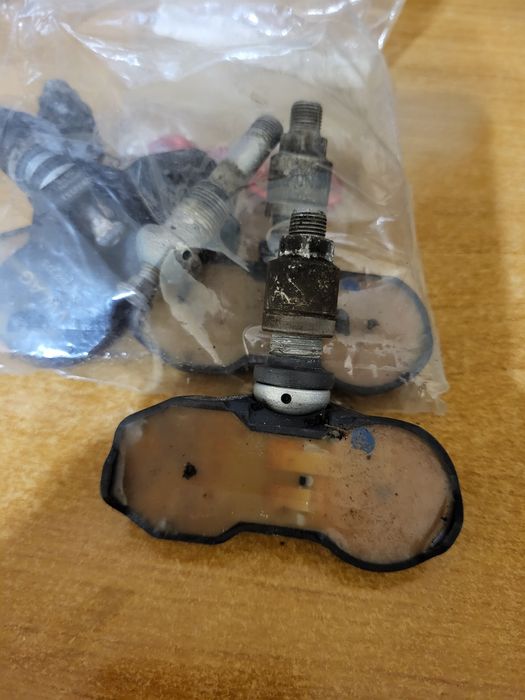 Продам Датчики давления в шинах на Passat для WV групп