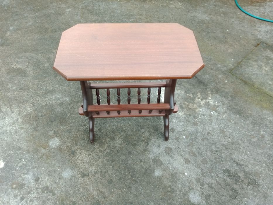 Mesa de apoio revistas