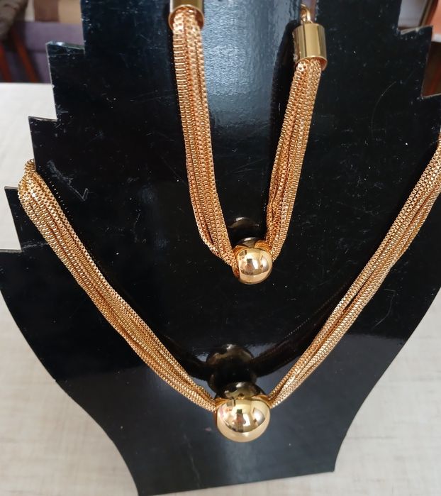 Жіночі  прикраси.