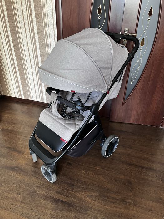 Прогулянкова коляска Carrello Bravo