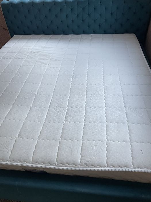 Łożko do sypialni z materacem  180/200