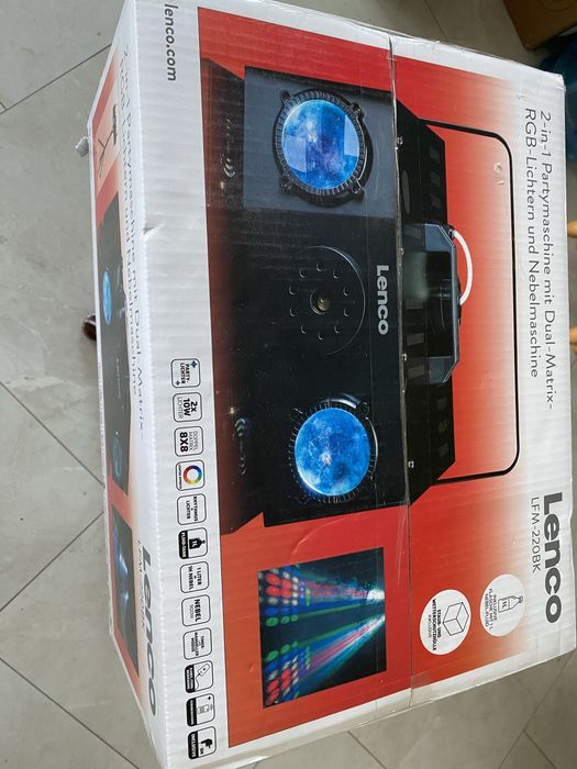 Генератор диму та світлових ефектів. Новий. Lenco LFM-220BK