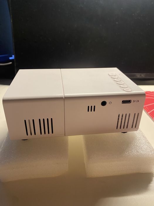 Mini Projetor (Com Caixa)