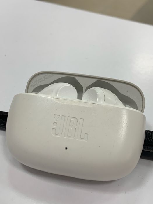 Продам наушники JBL Wave TWS 200