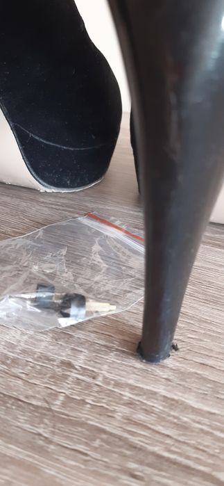 Czarne szpilki zamszowe r.38