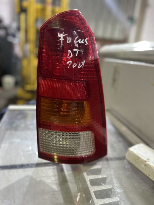farolim traseiro direto Ford focus ano 2001