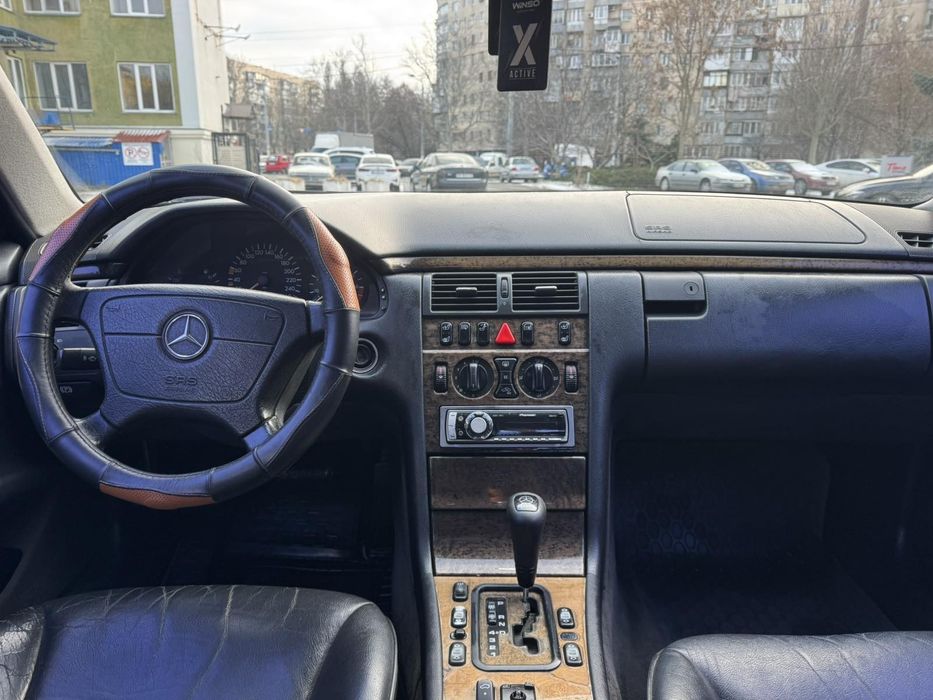 Mercedes-Benz E280 2,8AT 4matic gaz