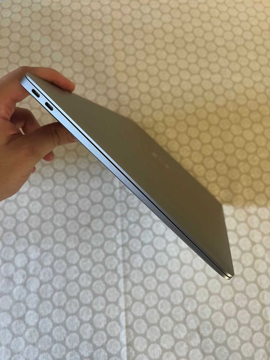 Vendo MacBook Air 13 M1 8gb de Ram e 256gb de memória interna.