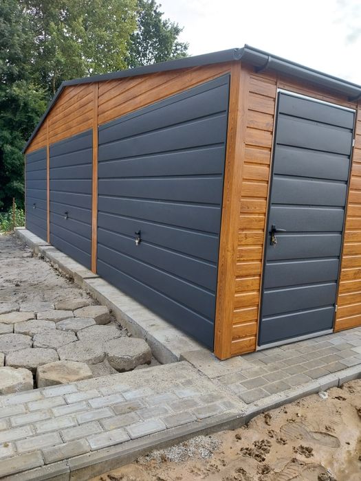 Garaż blaszany drewnopodobny nowoczesny wygląd