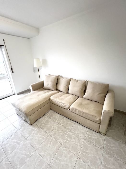 Sofá IKEA com Chaise Longue + Capas Extras + Banqueta | Ótimo Estado