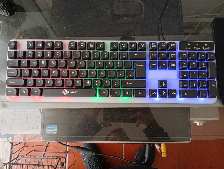 Teclado inglês retroiluminado