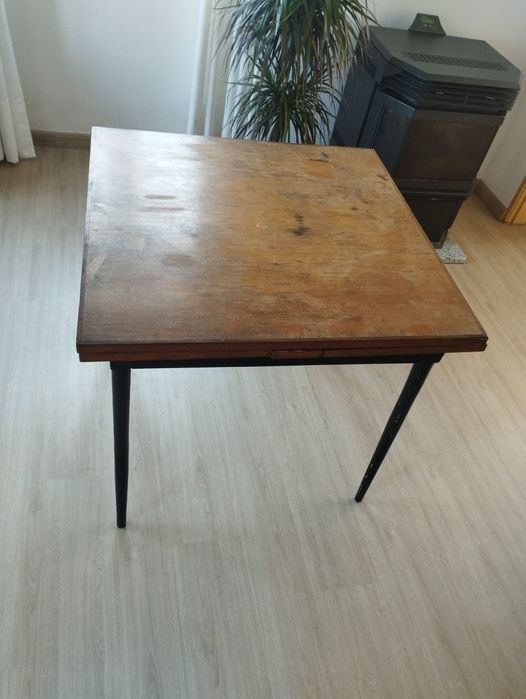 Mesa extensível de madeira