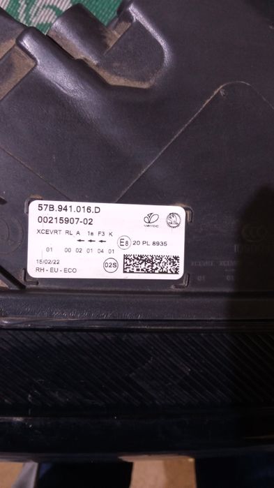 Продаю правую фару,Шкода карок