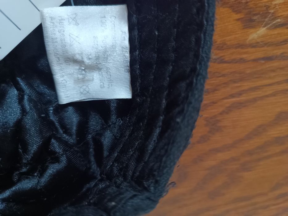 Czarna czapka z daszkiem typu Bosmanka / Szapka – ciepła, podszewka