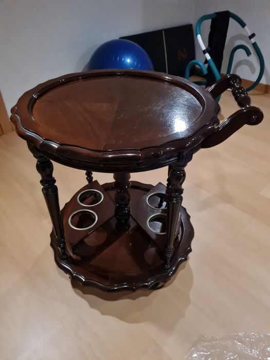 Bar de sala em madeira