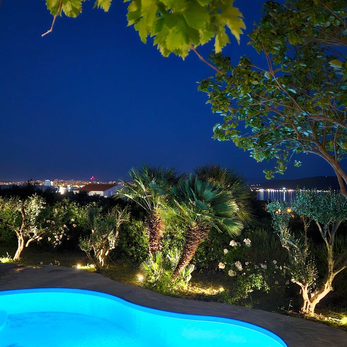 Chorwacja wakacje 26dom basen blisko Splitu widok jacuzzi nocleg morze